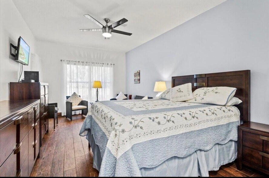 Building Photo - 9862 Perfect Dr