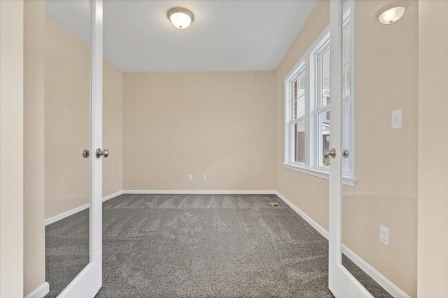 Building Photo - 1618 Ravine Trl