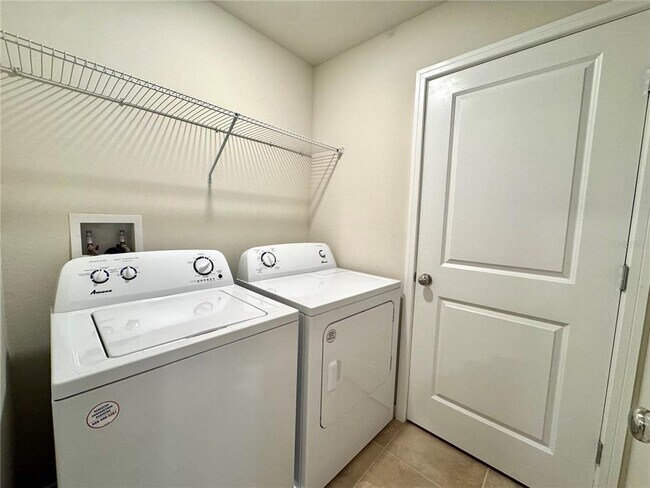 Building Photo - 10904 Leafshore Lp