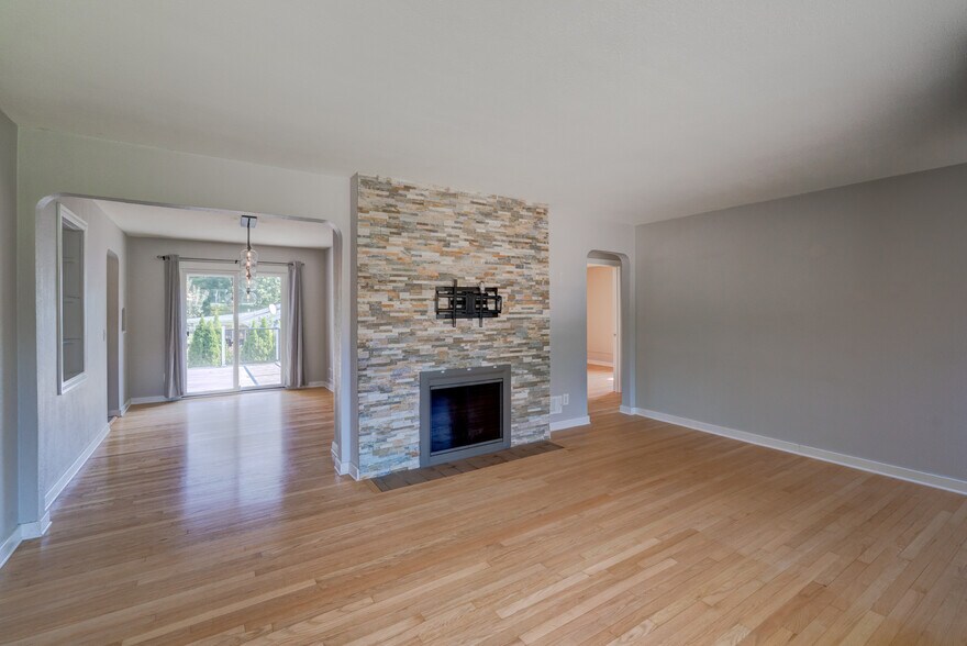 Building Photo - 5212 Midmoor Rd