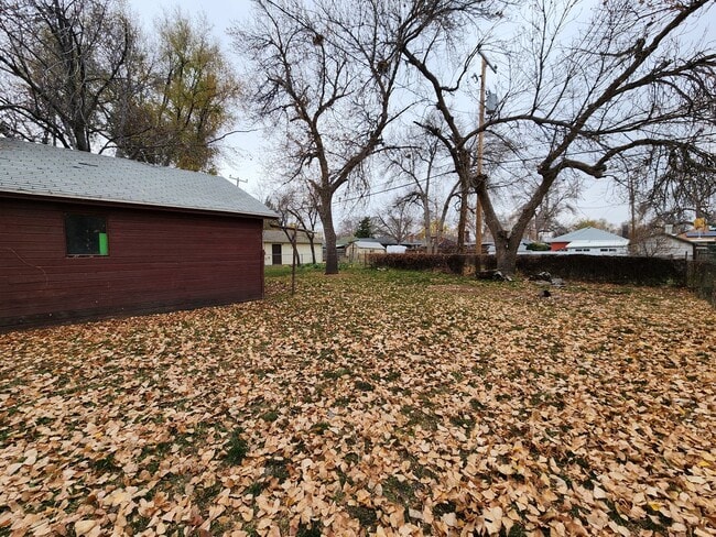 Building Photo - F99if500 (Duplex) ***