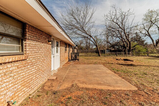 Building Photo - 3 Bed 1.5 Bath in Del City!