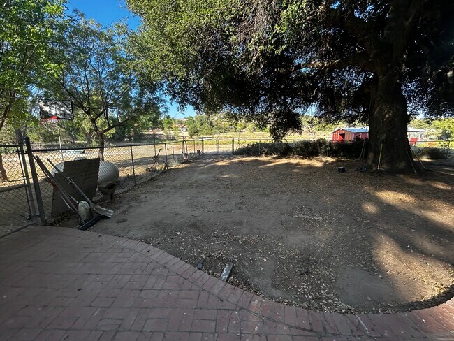 Building Photo - 1723 Buckman Springs Rd