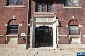 Building Photo - 54-56 Oak St-3-3