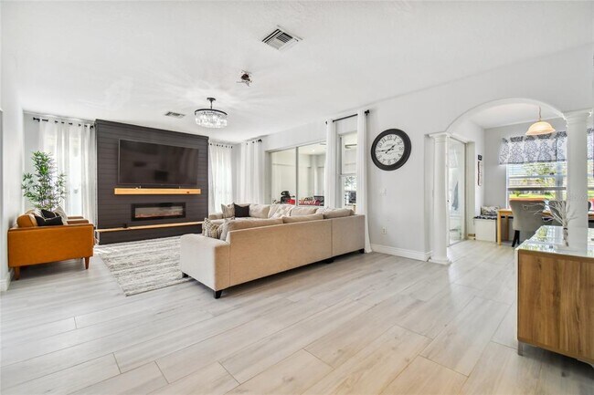 Building Photo - 18026 Java Isle Dr