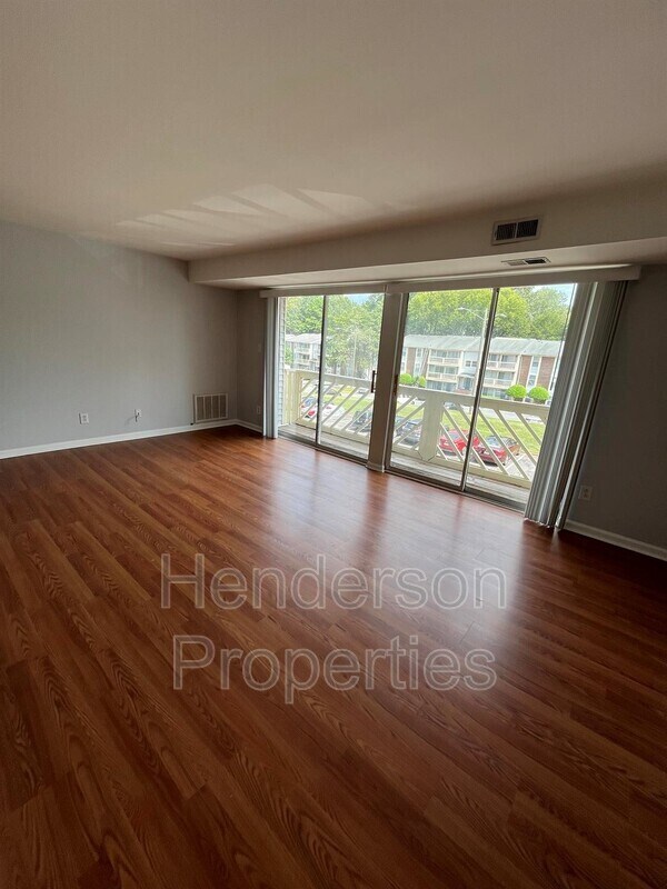 Building Photo - 9501 Shannon Green Dr