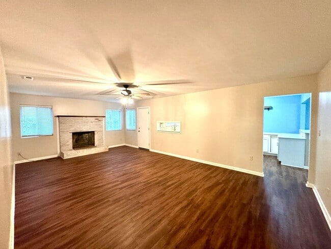 Building Photo - Modern Comfort & Convenience – 4BR/2.5BA i...