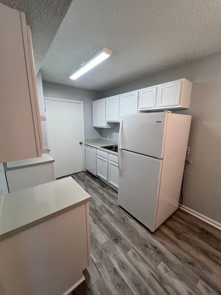 Kitchen - 6337 Quinn Dr