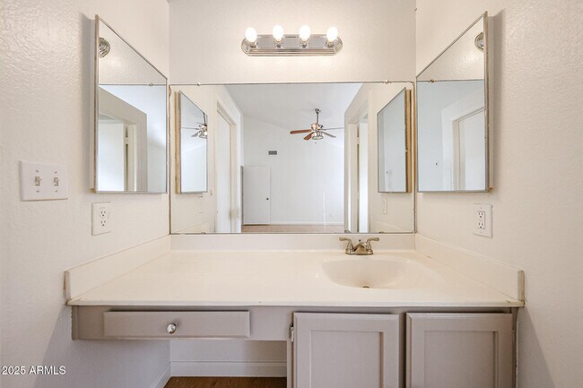 Building Photo - 214 S Rush Cir E