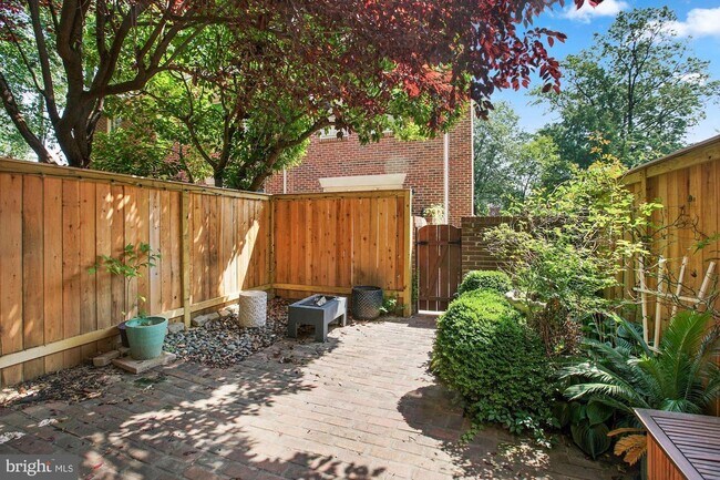 Building Photo - 1225 Michigan Ct