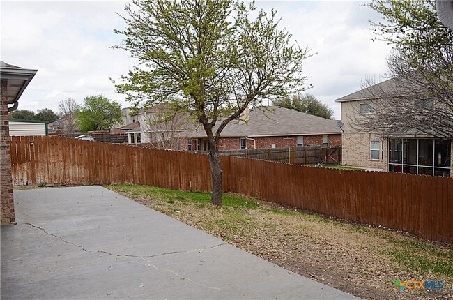 Building Photo - 423 Reservation Dr