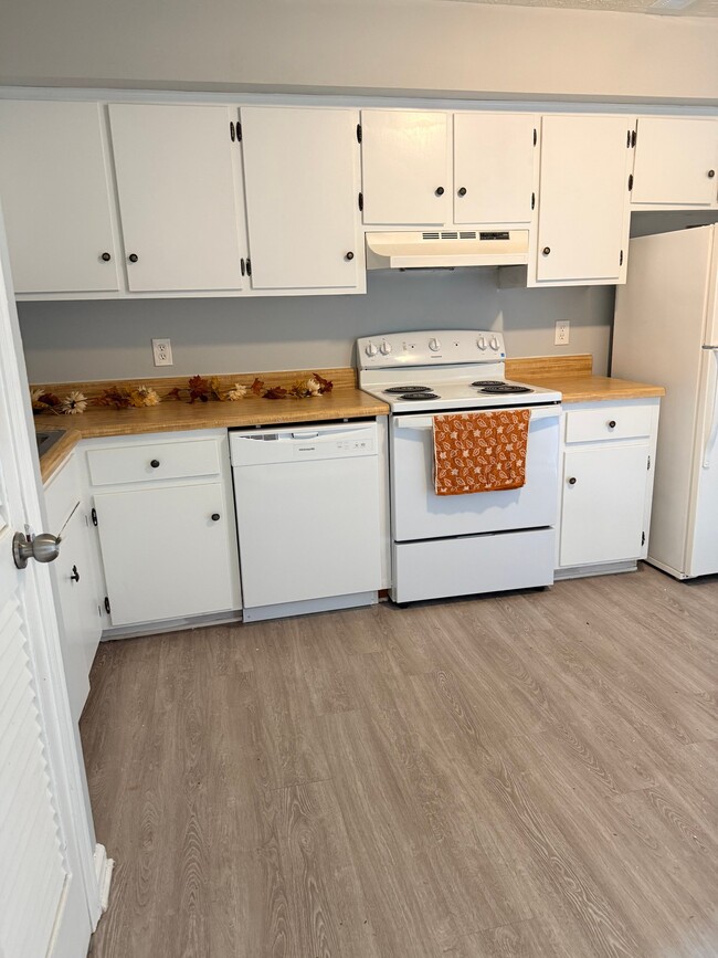 Building Photo - 16 Duiguid Dr