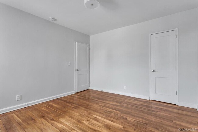 Building Photo - 105 Long Beach Rd