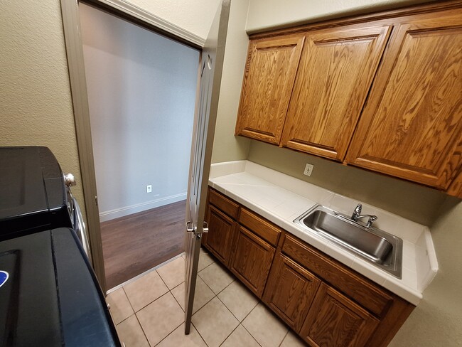 Building Photo - 5424 Knotty Pine Way