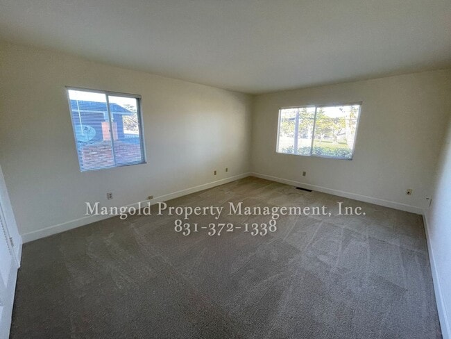 Building Photo - Beautiful 4-bed 2-bath Home with Cozy Fireplace, Front and Back Yards and Large Windows!