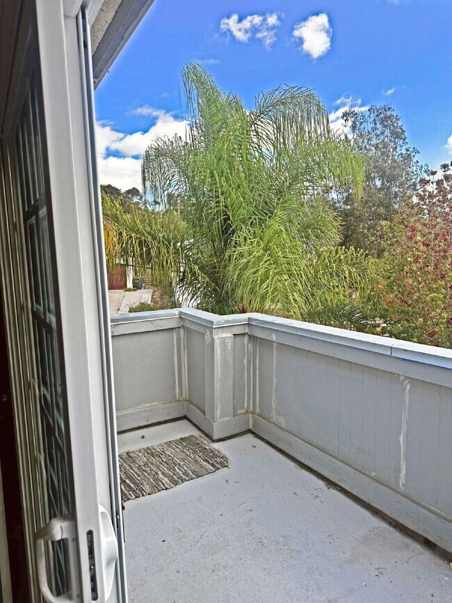 Building Photo - La Mesa Four-Plex Townhouse with Decks & G...