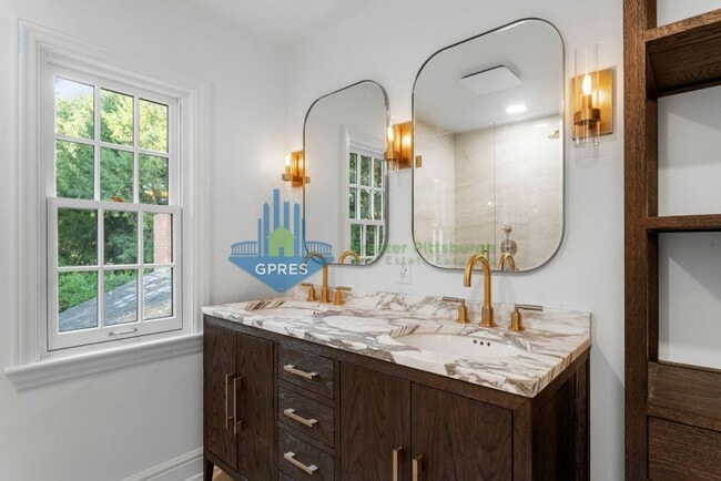 Building Photo - Elegant Fox Chapel 4-Bedroom, 3.5-Bath Home