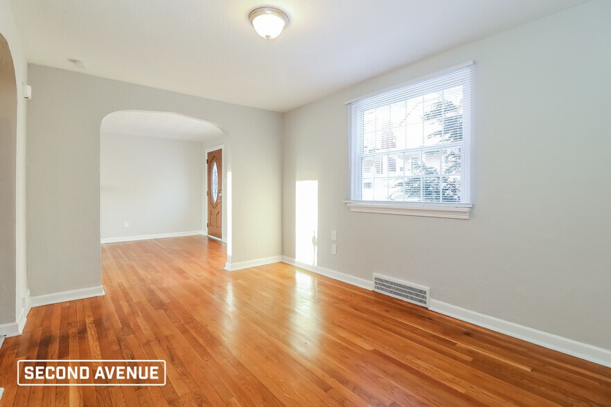 Building Photo - 3107 Elroy Ave