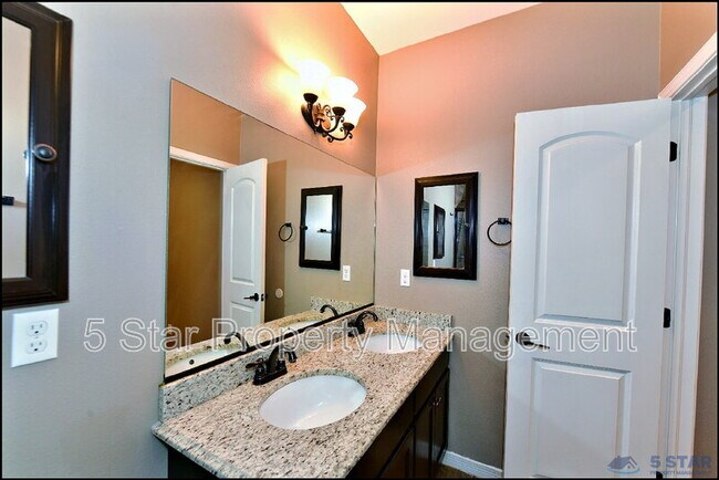 Building Photo - 3741 Loma Adriana