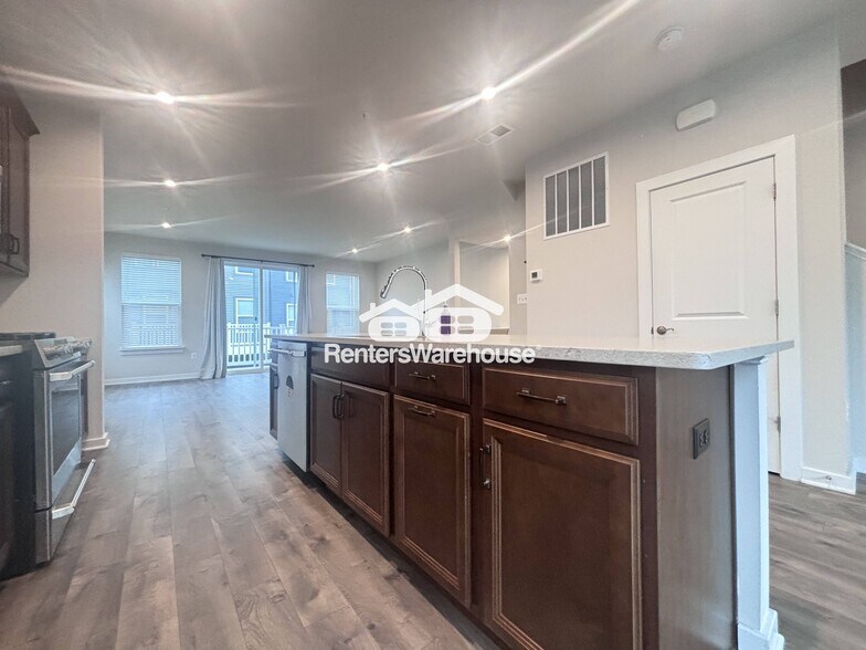 Building Photo - 2500 Emerald Branch Dr