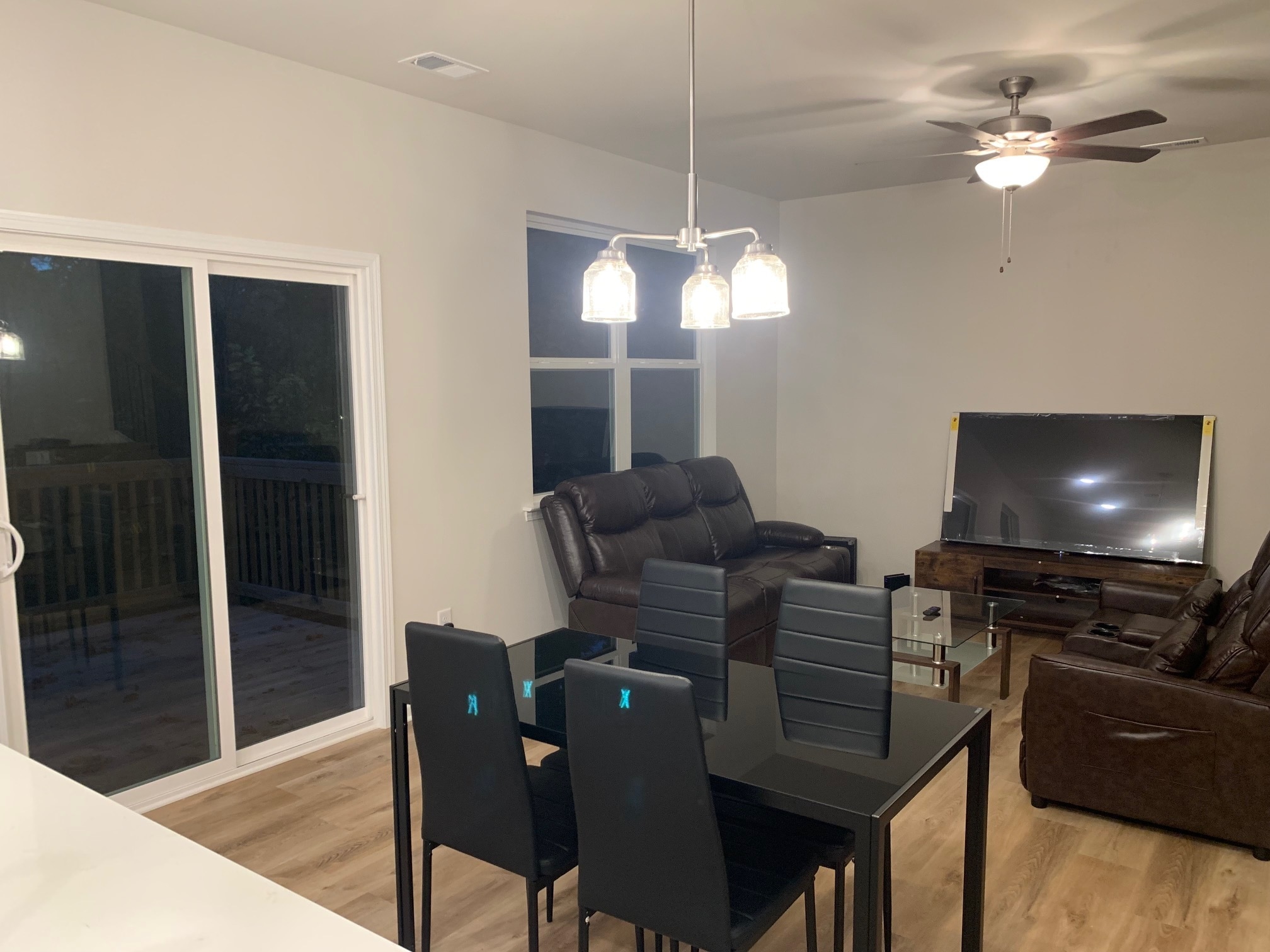 Building Photo - 1086 W Bank St