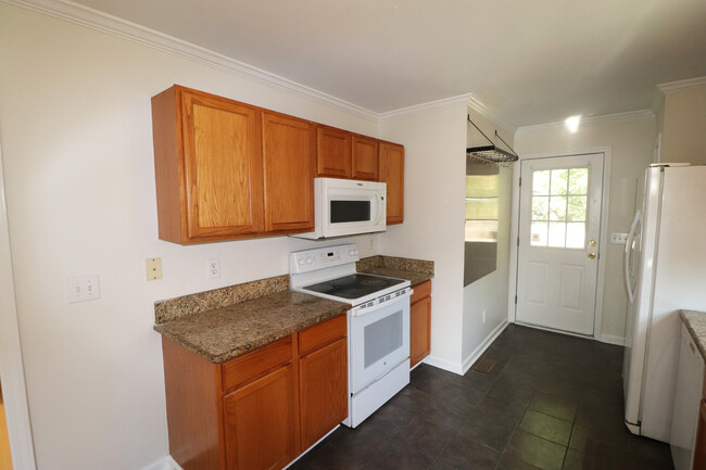 Kitchen - 1304 Poplar Ridge Rd