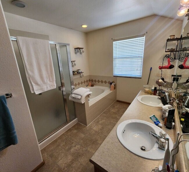 Building Photo - Beautiful 3/3/3 Home in Briargate!!!