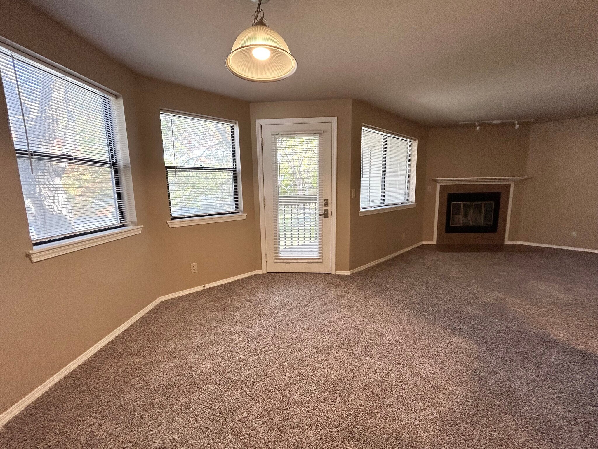 Building Photo - 3757 S Gekeler Ln