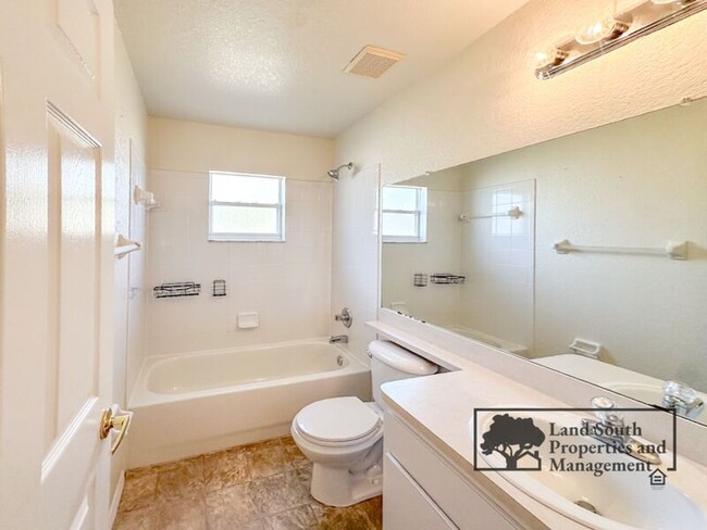 Building Photo - 5557 Beverly Rise Blvd