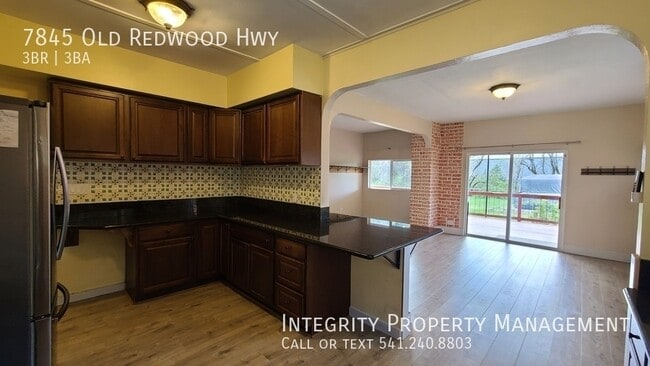 Building Photo - 7845 Old Redwood Hwy