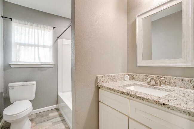 Building Photo - Spacious 4-Bedroom Gem with Granite Touche...