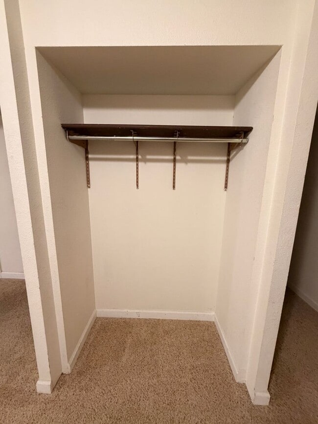 Building Photo - Amazing 3bed/2 bath with finished basement.