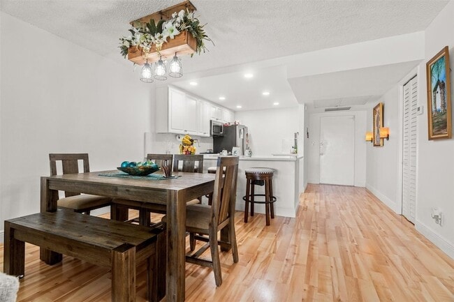 Building Photo - 3080 N Course Dr