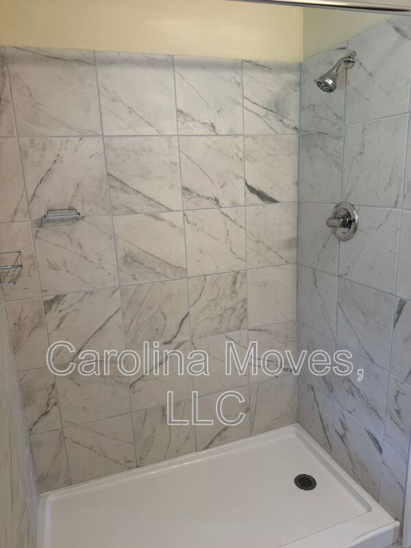 Building Photo - 107 Bismark Dr