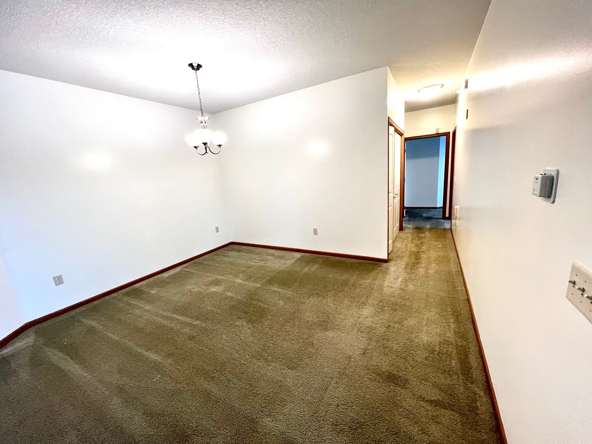 Building Photo - 2103 Silver Bell Rd
