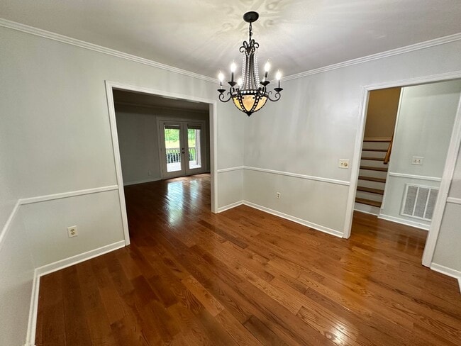 Building Photo - 3 BR 2 1/2 BA Townhome with Community Pool