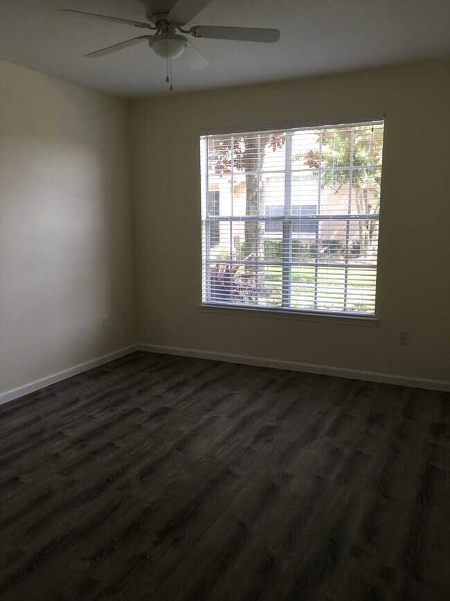 Building Photo - 12879 Madison Pointe Cir