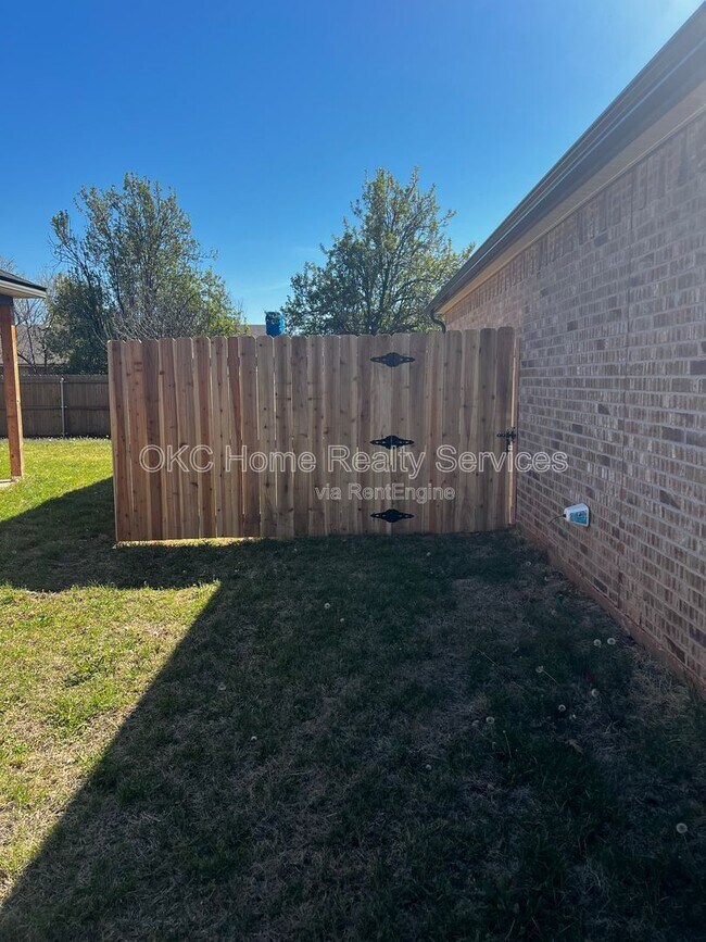 Building Photo - 618 NW 119th St