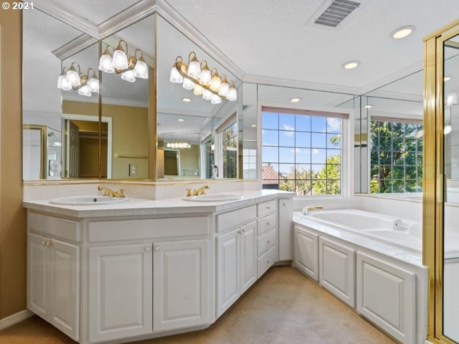 Building Photo - 2080 Wellington Dr