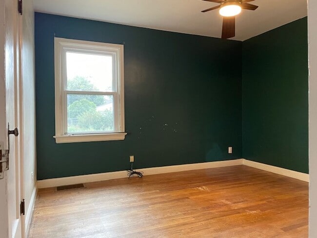 Building Photo - House For Lease