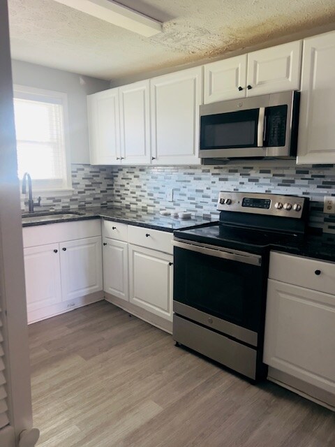 Building Photo - 407 15th Ave S