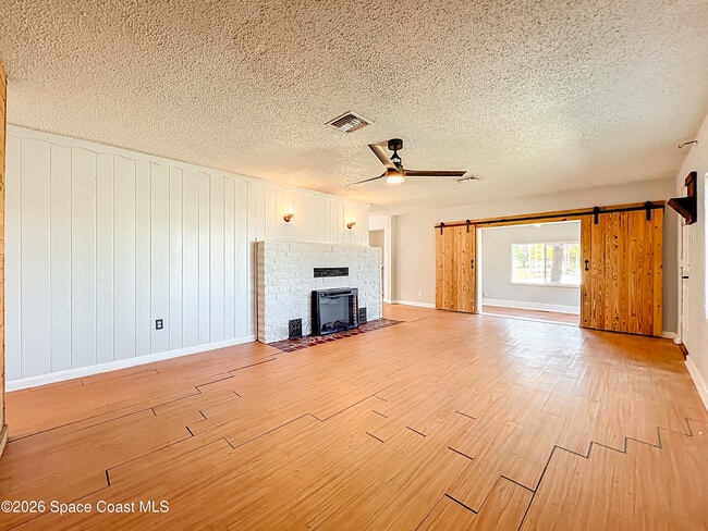 Building Photo - 541 E Fee Ave