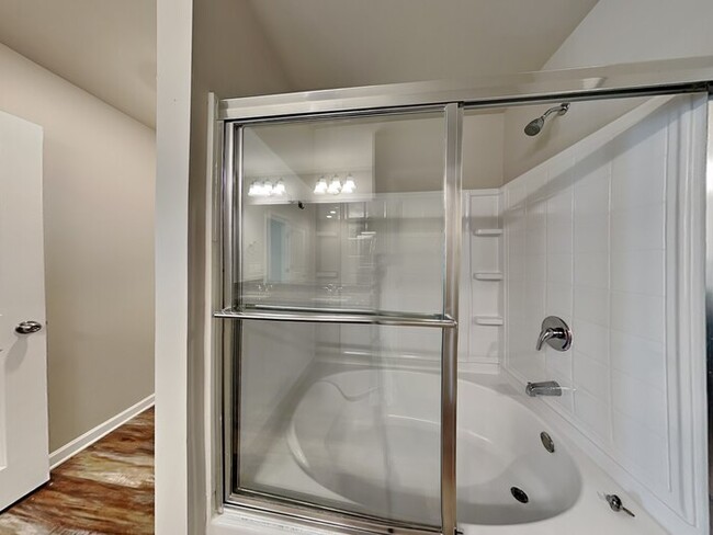 Building Photo - One Month FREE Move-in Special!
