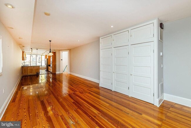 Building Photo - 7 N Loudoun St