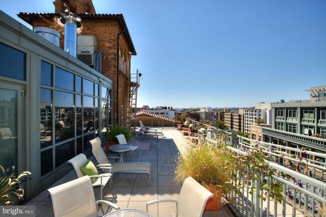 Building Photo - 2425 L St NW