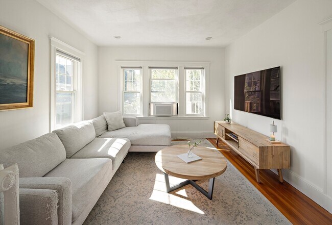 Building Photo - 43 Palmer St