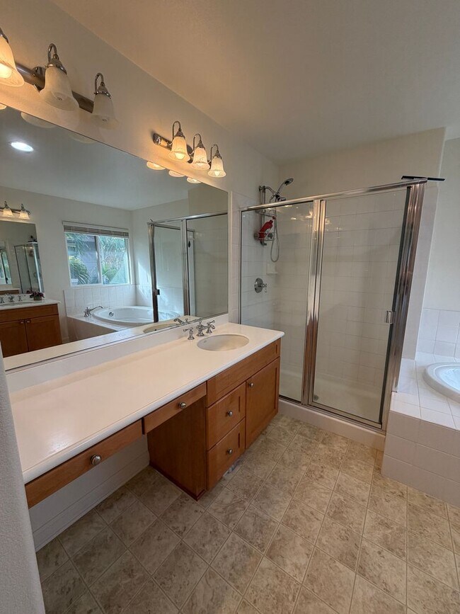Building Photo - Spacious 4-Bedroom Ewa Beach Home with Den...