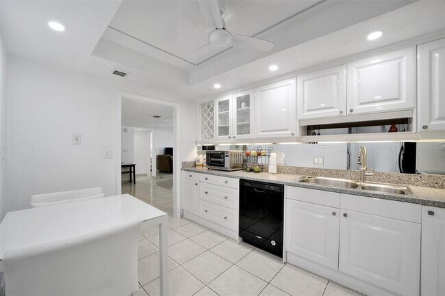 Building Photo - 3900 Galt Ocean Dr