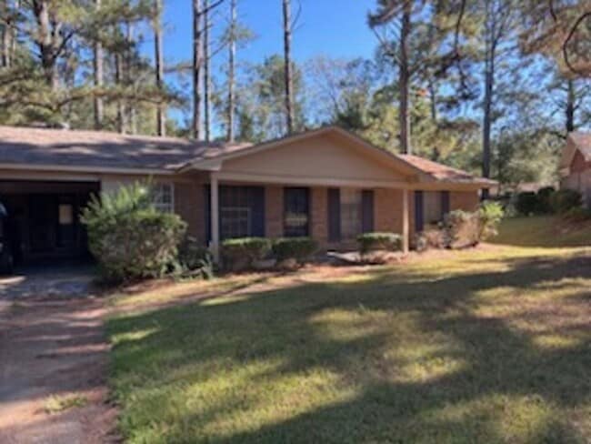 Primary Photo - 1979 Longwood Dr