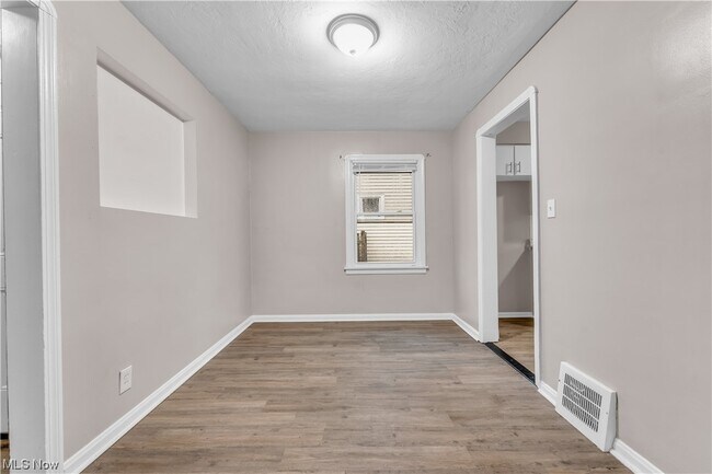 Building Photo - 5461 Clement Ave